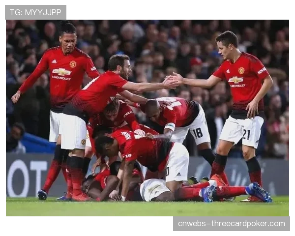 即时战报:曼联0-1落后伯恩利,奥纳纳扑救失误导致丢球 即时战报:曼联0-1落后伯恩利,奥纳纳扑救失误导致丢球